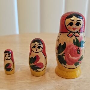 Nesting Dolls Matryoshka Set of 3